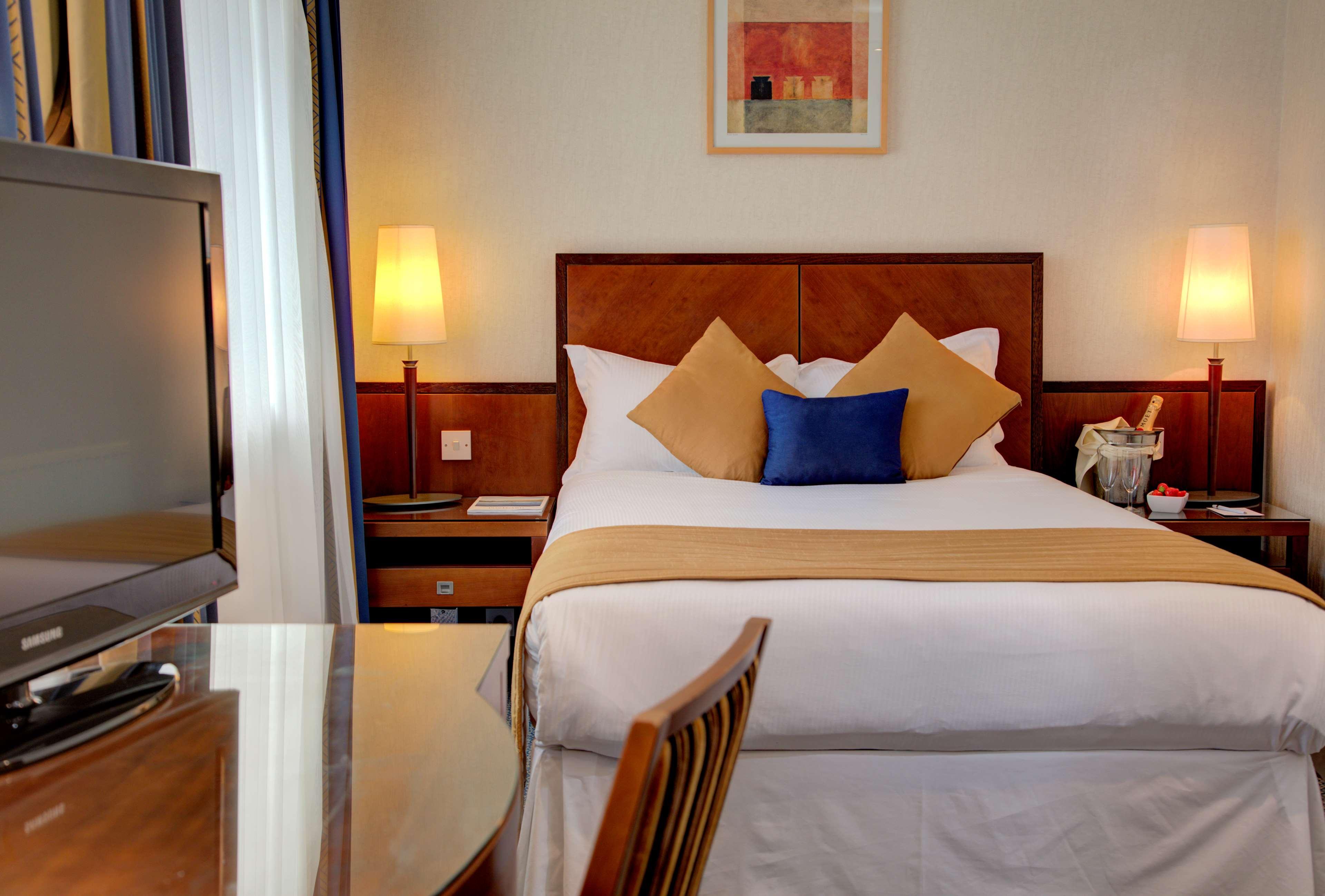 Best Western Homestead Court Hotel Welwyn Garden City Buitenkant foto