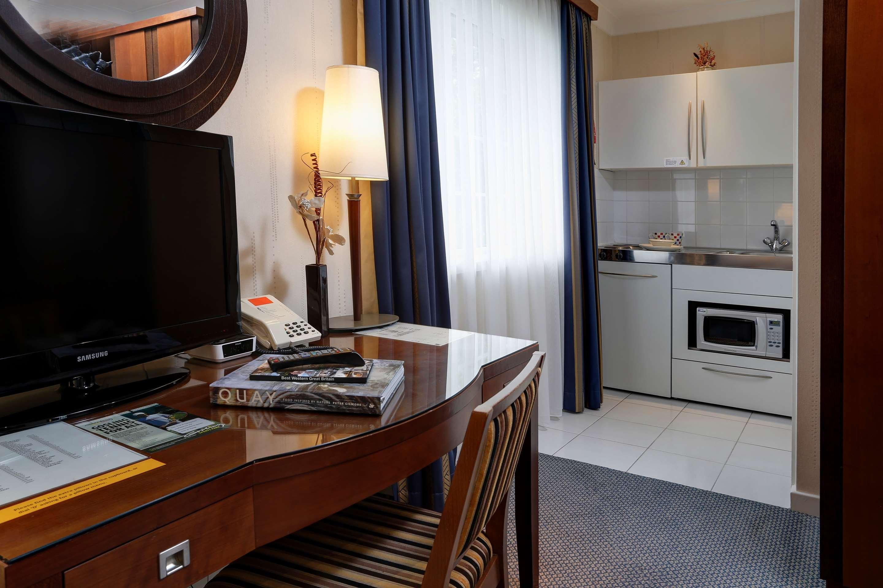 Best Western Homestead Court Hotel Welwyn Garden City Buitenkant foto